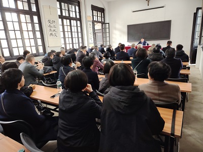 重庆市天主教全体神父修女举行年度避静及政策法规培训活动
